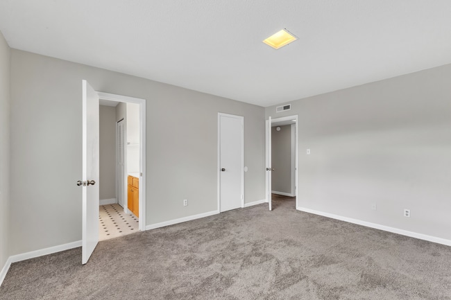 Building Photo - 2 Bedroom Walking Distance to NCSU!