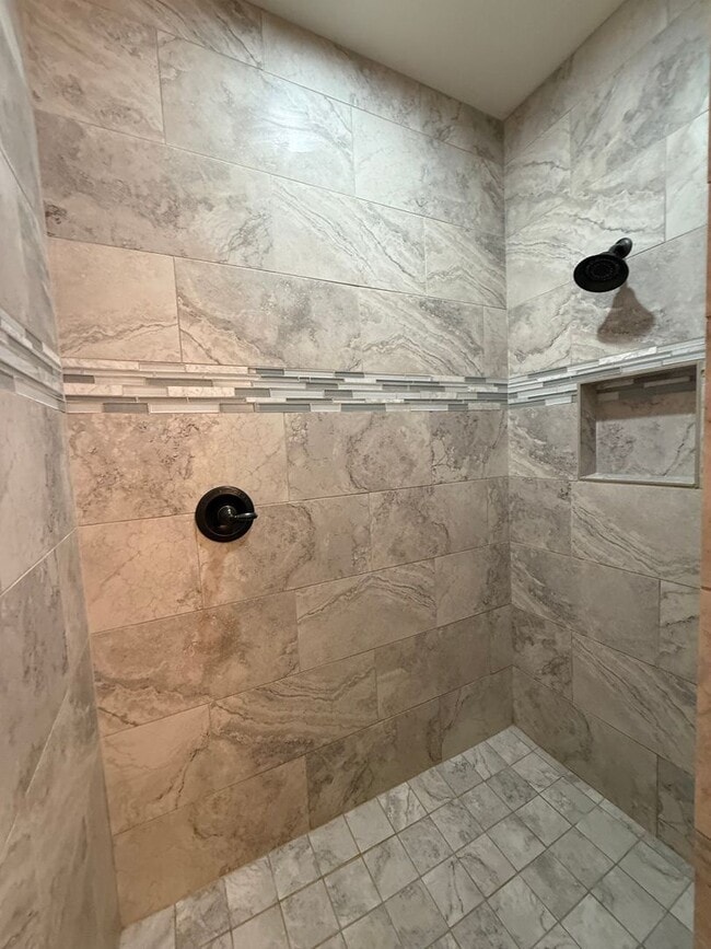 Building Photo - Spool home corner lot in the Foothills