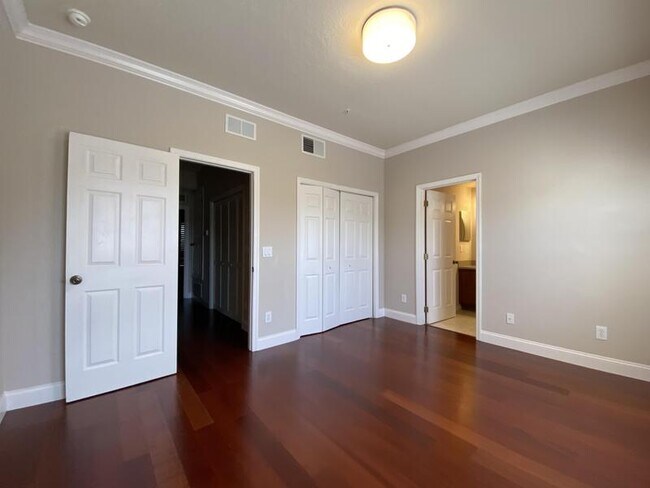Building Photo - 4570 Virginia Dr