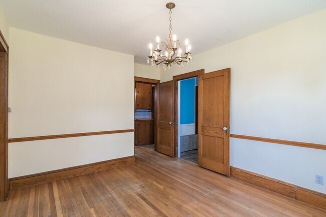 Building Photo - 47 Pleasant St