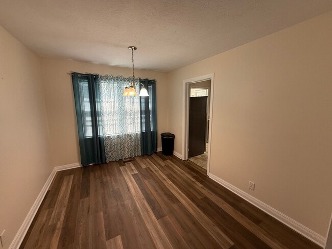 Building Photo - Walking Distance to Pell City Courthouse, ...