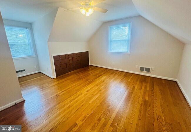 Building Photo - 407 Anderson Ave
