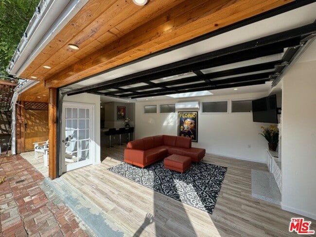 Building Photo - 1636 N Beverly Glen Blvd