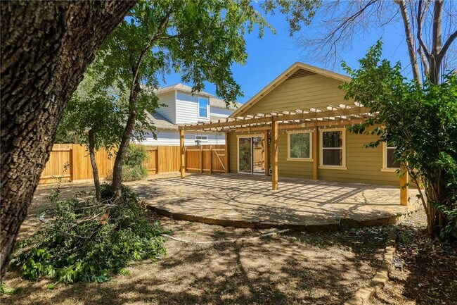 Building Photo - 2125 Amur Dr