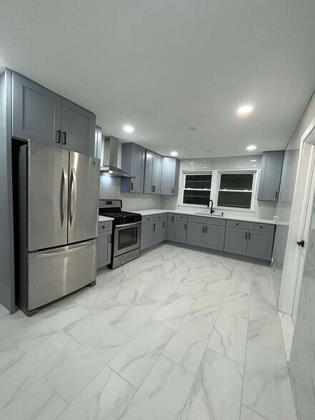 Building Photo - 5647 N Spaulding Ave