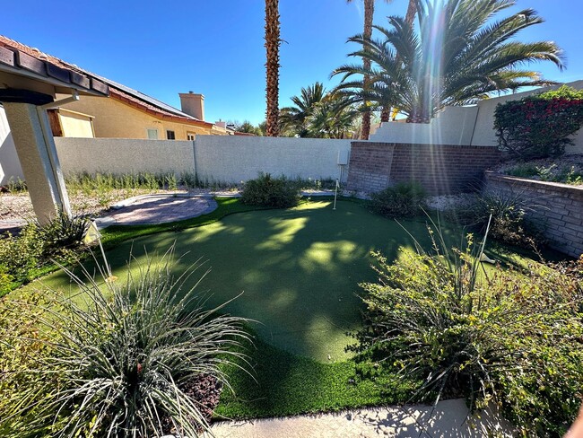 Building Photo - Green Valley Luxury Single Story: Pool, Putting Green, 4 Bedrooms, SOLAR!