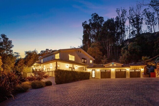 Building Photo - 31 Gold Hill Grde