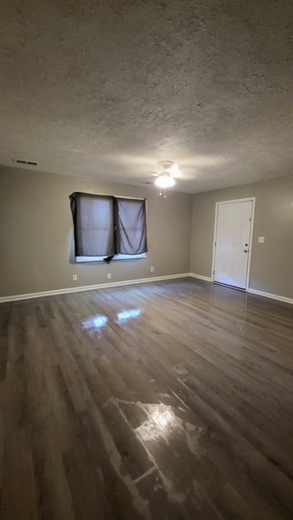 Building Photo - 3070 Ragsdale Dr