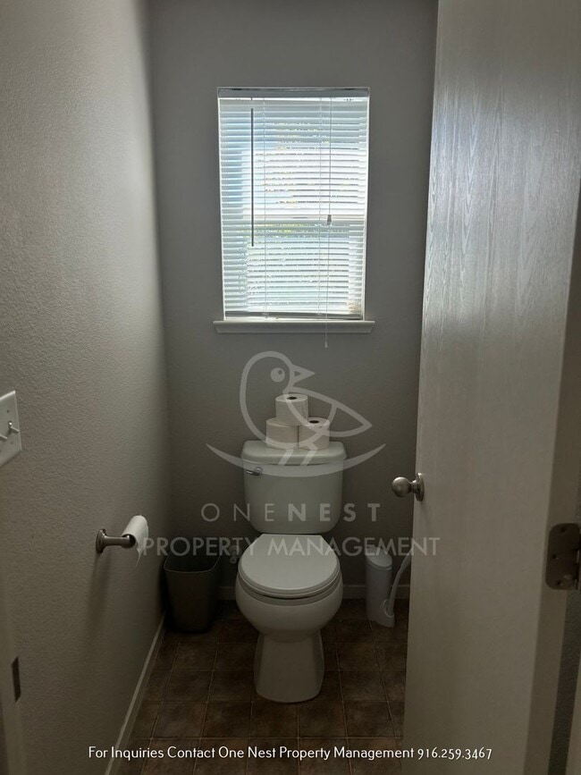 Building Photo - 3 bdrm + Den rental in Plumas Lake!