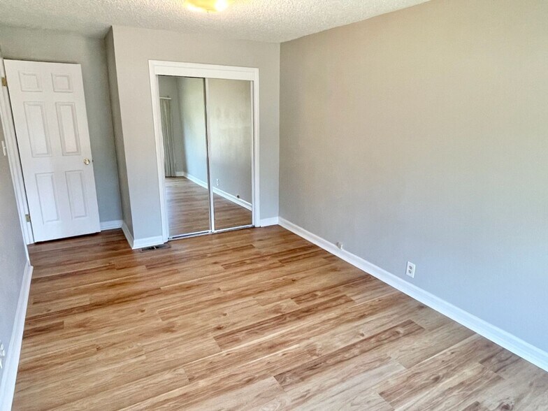 Building Photo - 11721 Roosevelt Way NE