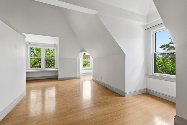 Building Photo - 4400 Laclede Ave