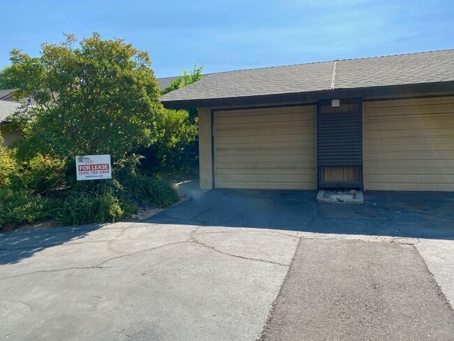 Building Photo - $1,995 Blackstone & Sierra 2 Bedroom Condo...