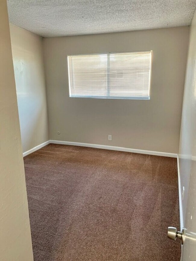 Building Photo - 2 Bedroom 1 Bathroom Condo in Antioch - AVAILABLE NOW !!