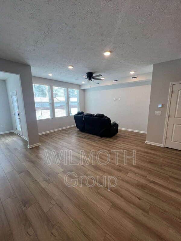 Building Photo - 7300 Shroyer Wy