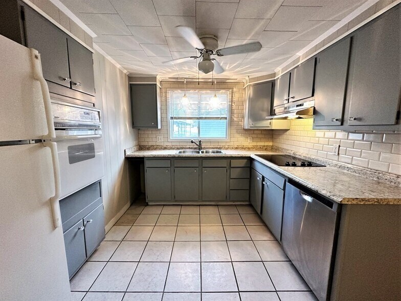 Building Photo - 57-59 Sewall Ave. Unit 2
