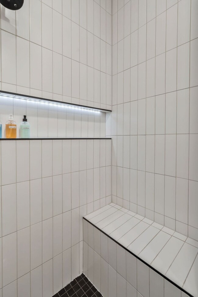 Building Photo - 1007 12th Ave N