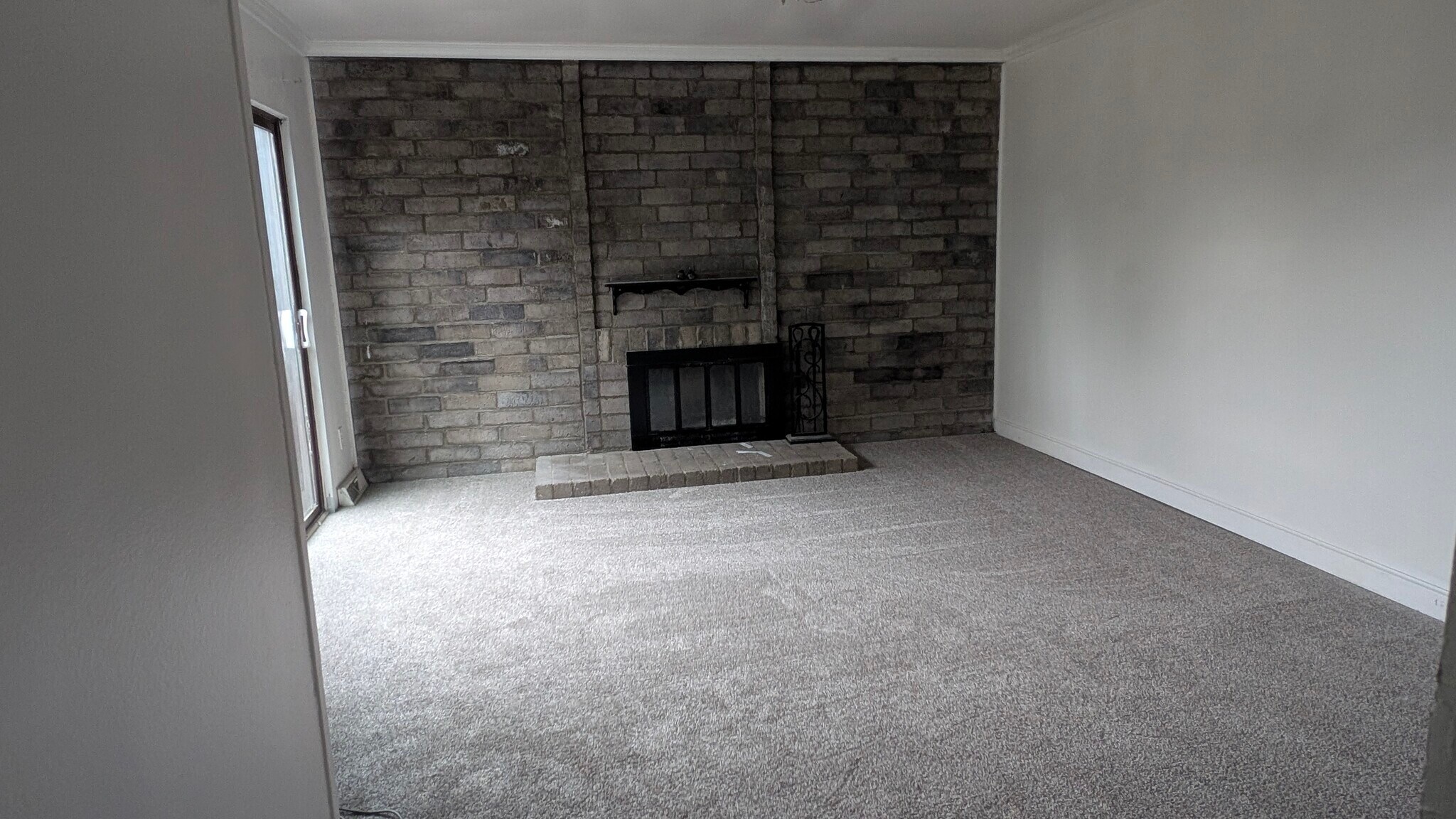 Building Photo - 1161 S Yosemite Way