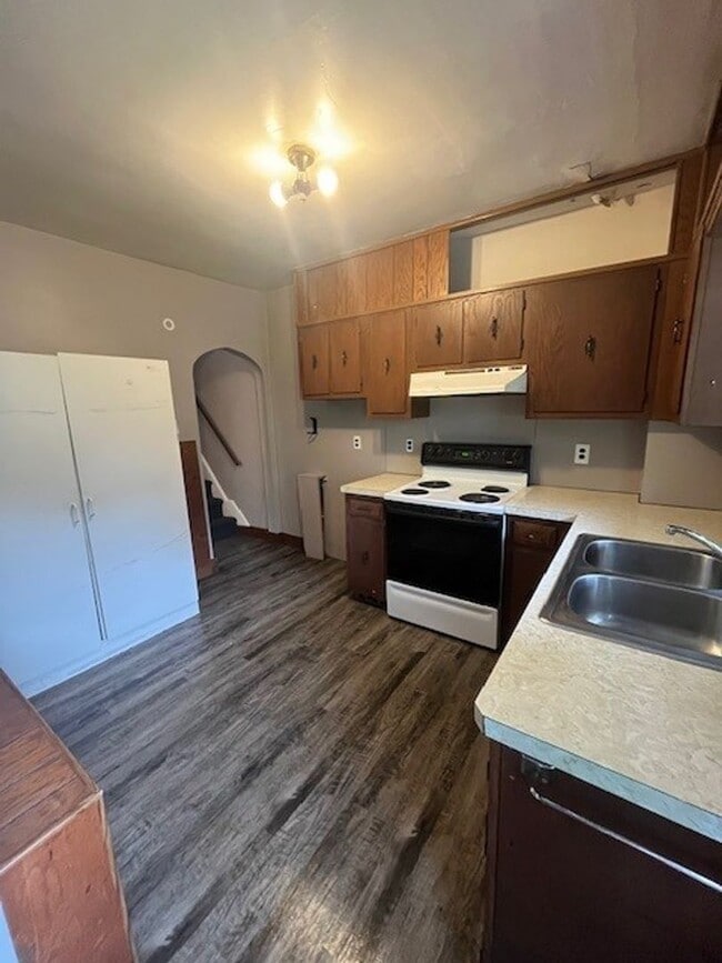 Building Photo - 2 bedroom 1 bath