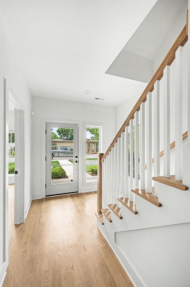 Building Photo - Stunning 3BR/3.5BA contemporary condo in the heart of Wedgewood-Houston!