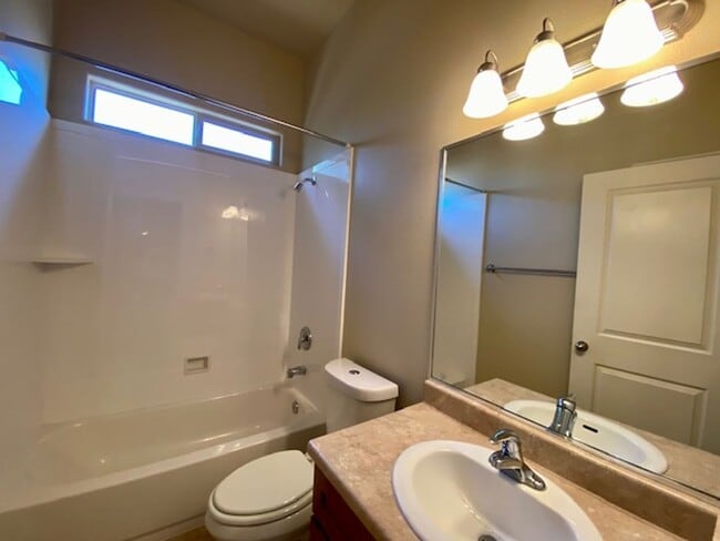 Building Photo - 394 N 2720 E