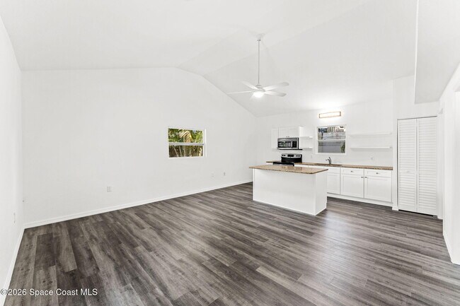 Building Photo - 1625 Hortana Dr