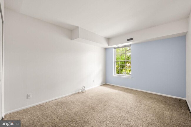 Building Photo - 288 Drummers Ln