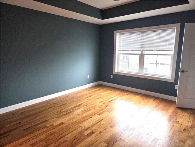 Building Photo - 230 Seawynds Dr