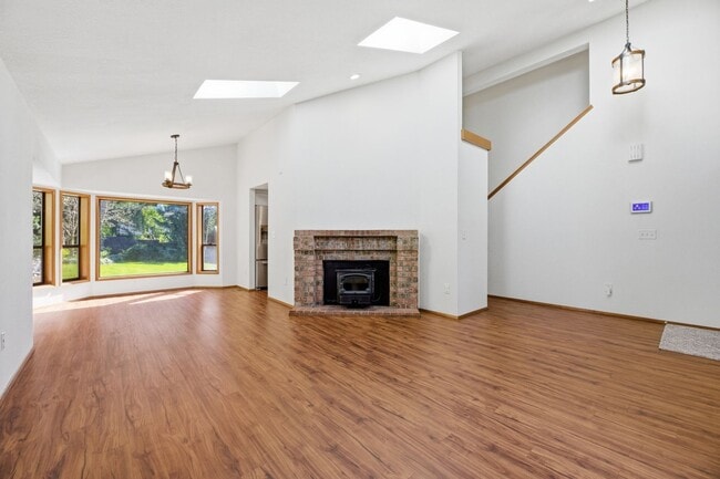 Building Photo - Lakewood Tri-Level