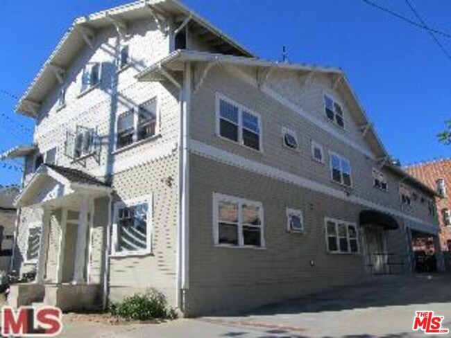 Building Photo - 1821 W 12th Pl