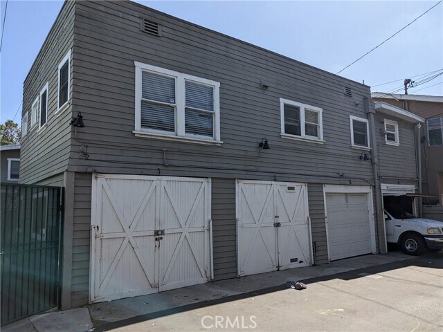 Building Photo - 1517 E 1st St