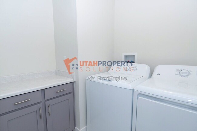 Building Photo - 388 S 980 W