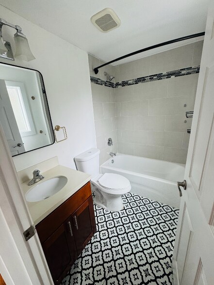 Building Photo - 5416 31st Ave SW