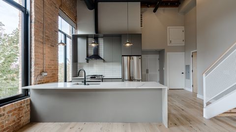 Building Photo - 729 N Sangamon St