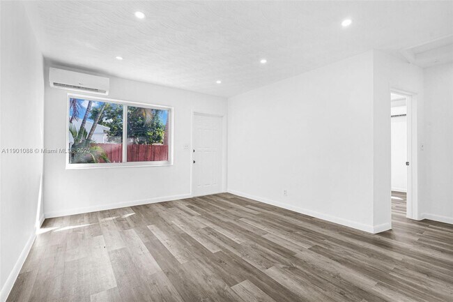 Building Photo - 2212 Roosevelt St