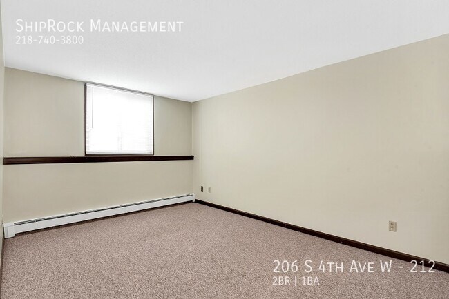 Building Photo - 206 S 4th Ave W