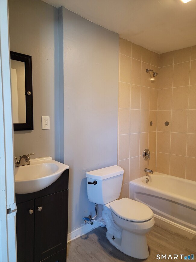 Building Photo - 116 Park St