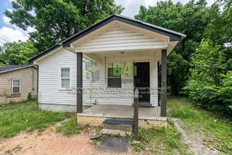 Building Photo - 220 E Render St
