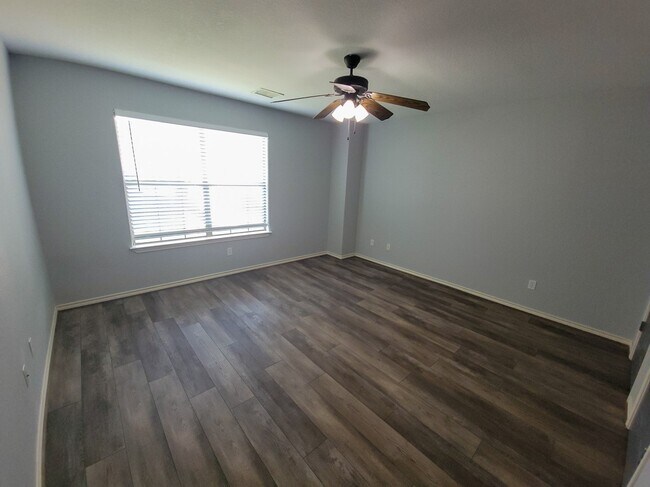 Building Photo - 115 Sendero Dr