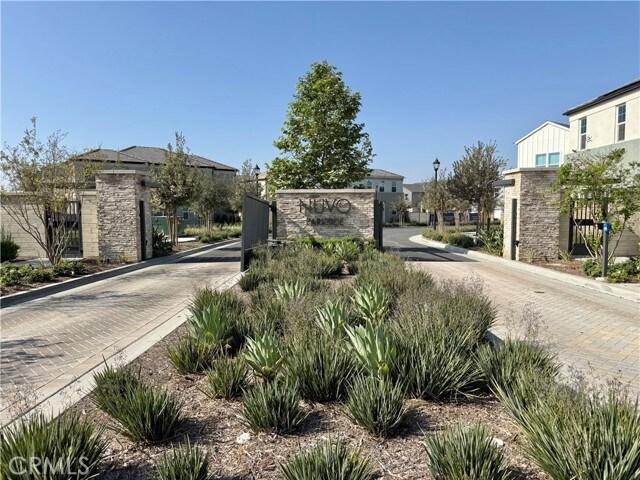 Building Photo - 2625 E Forest Paseo
