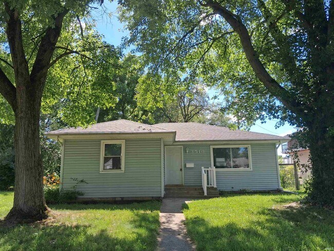 Building Photo - 3516 Central Dr