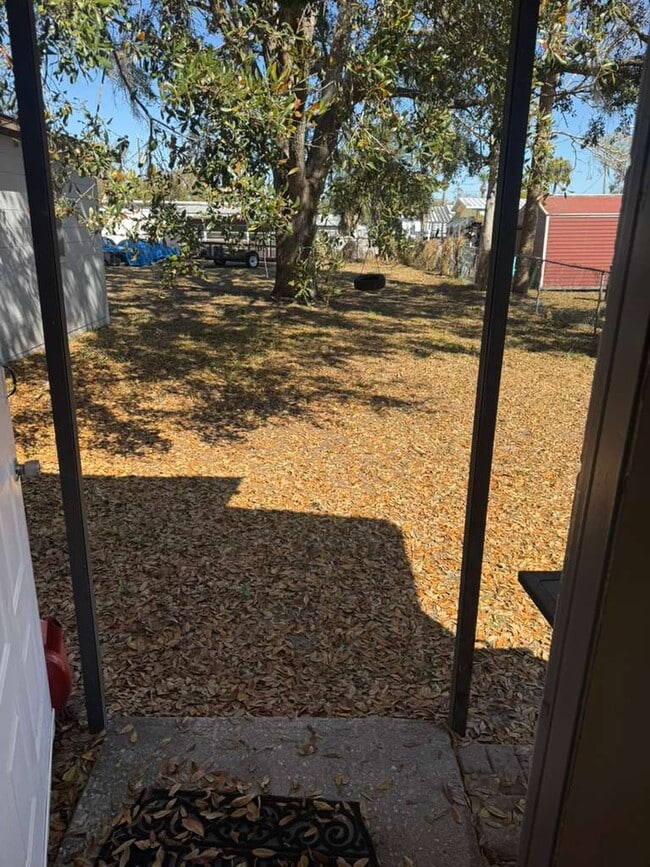 Building Photo - 38603 Naomi Ave