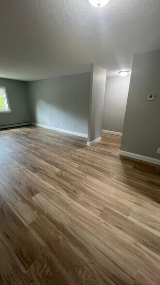 Living room - 90 High Path Rd
