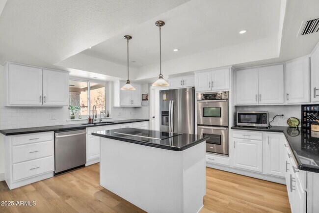 Building Photo - 17218 E Parlin Dr