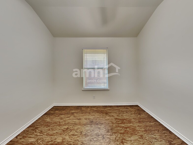 Building Photo - 8601 Lariat Cir
