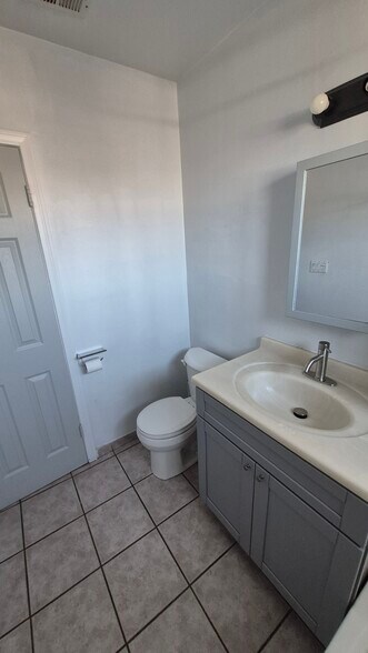Building Photo - 15131 Oro Grande St