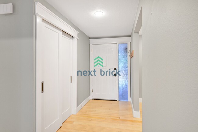 Building Photo - 3 BED & 2 BATH SINGLE FAMILY HOUSE WITH A ...