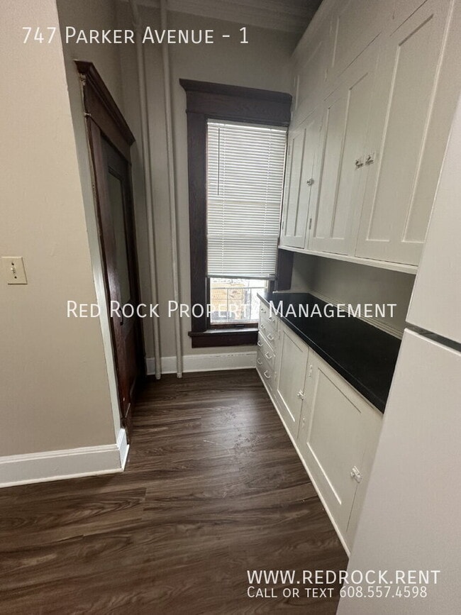 Building Photo - 747 Parker Ave