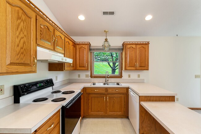 Building Photo - 151-163 E Jones