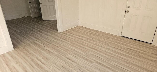 Building Photo - 2118 Elysian St