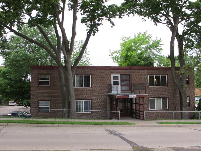 Building Photo - 404 S 4th St